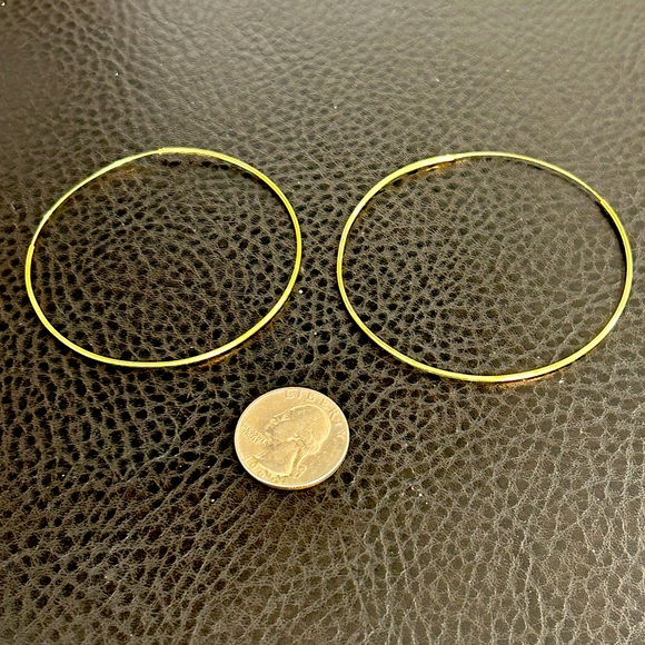 Silpada Gold Hoop Earrings with Large Circular Design and Polished Finish - Picture 1 of 3